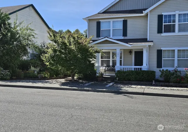 Photo 4 of Single family home for sale at 201 Glennwood Pl SE, Renton, WA 98056 | MLS# NWM2583454 | Listing updated on 2026-09-29