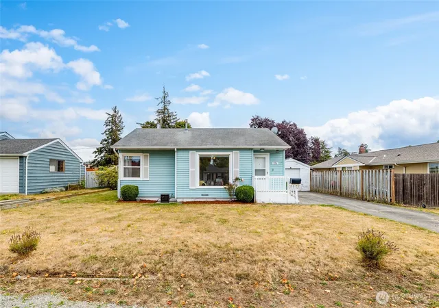 Photo 1 of Single family home for sale at 376 Se Glencoe St, Oak Harbor, WA 98277 | MLS# NWM2583457 | Listing updated on 2026-09-29