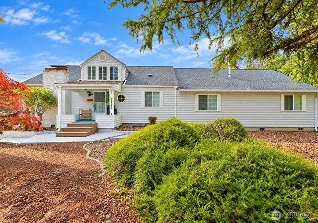 Photo 3 of Single family home for sale at 2272 Long Lake Rd Se, Port Orchard, WA 98366 | MLS# NWM2583464 | Listing updated on 2026-09-22