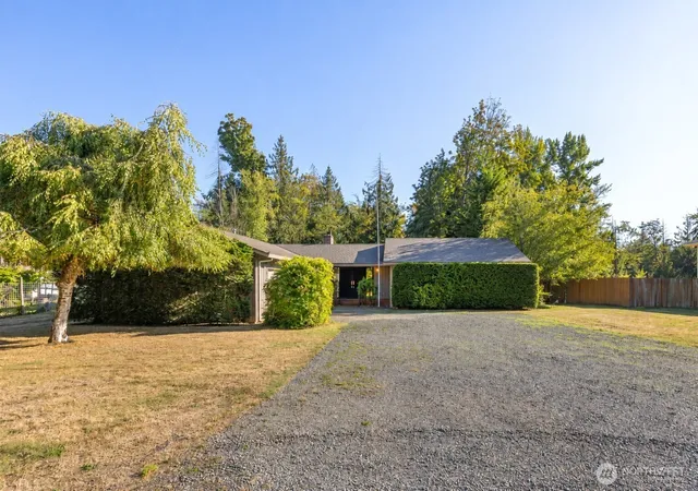 Photo 1 of Single family home for sale at 1015 E Mcleod Rd, Bellingham, WA 98226 | MLS# NWM2583481 | Listing updated on 2026-09-26