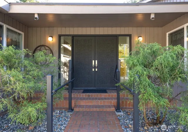 Photo 3 of Single family home for sale at 1015 E Mcleod Rd, Bellingham, WA 98226 | MLS# NWM2583481 | Listing updated on 2026-09-26