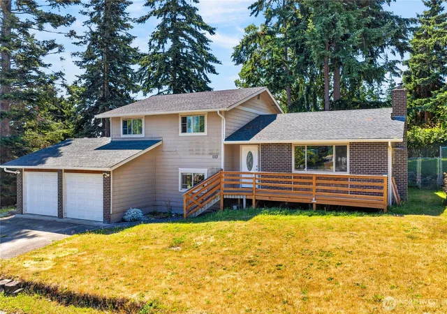 Photo 1 of Single family home for sale at 1113 Sw 2nd Avenue, Oak Harbor, WA 98277 | MLS# NWM2583489 | Listing updated on 2026-09-29