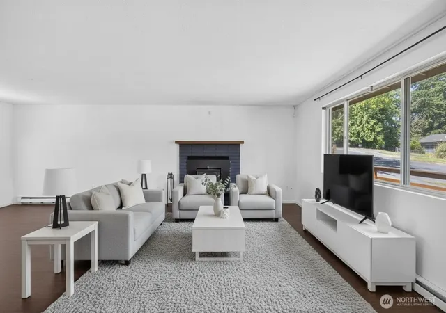 Photo 2 of Single family home for sale at 1113 Sw 2nd Avenue, Oak Harbor, WA 98277 | MLS# NWM2583489 | Listing updated on 2026-09-29