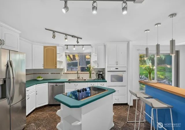 Photo 3 of Single family home for sale at 1113 Sw 2nd Avenue, Oak Harbor, WA 98277 | MLS# NWM2583489 | Listing updated on 2026-09-29