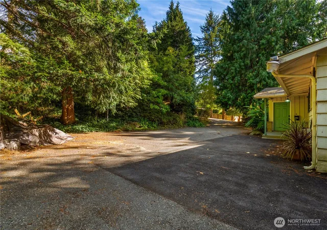 Photo 3 of Single family home for sale at 31233 22nd Avenue SW, Federal Way, WA 98023 | MLS# NWM2583492 | Listing updated on 2026-09-25