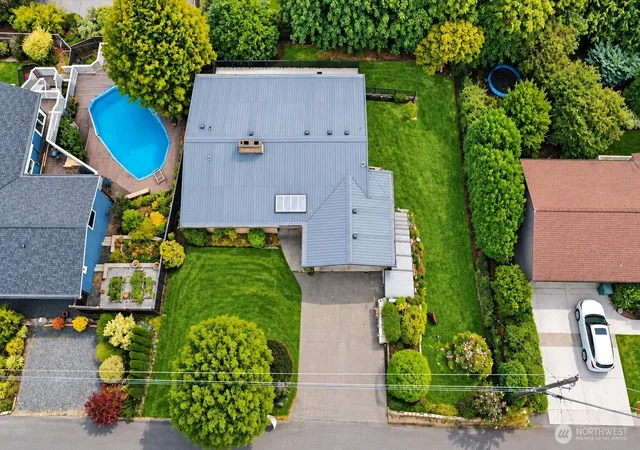 Photo 2 of Single family home for sale at 18534 55th Avenue Ne, Kenmore, WA 98028 | MLS# NWM2583493 | Listing updated on 2026-10-02