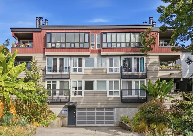 Photo 2 of Condo for sale at 1601 E Columbia St #104, Seattle, WA 98122 | MLS# NWM2583495 | Listing updated on 2026-09-30