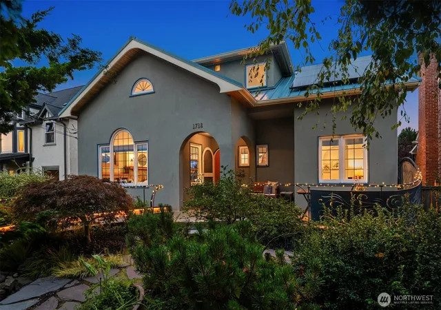 Photo 3 of Single family home for sale at 1718 Palm Ave Sw, Seattle, WA 98116 | MLS# NWM2583498 | Listing updated on 2026-10-02