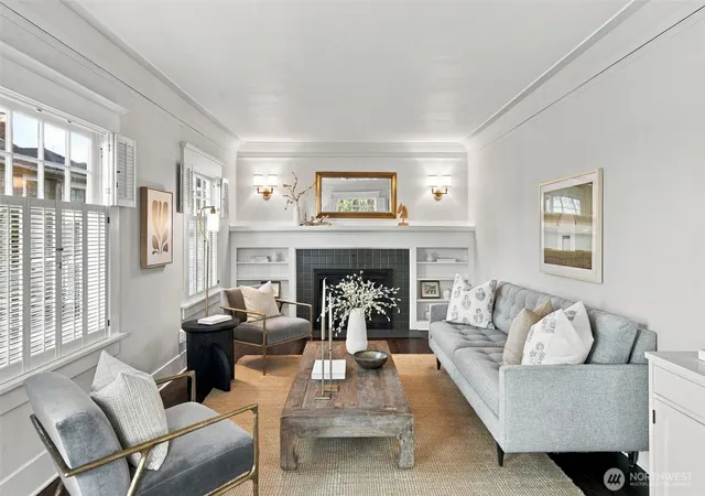 Photo 4 of Sale Pending at 463 Lynn St, Seattle, WA 98109 | MLS# NWM2583501 | Listing updated on 2026-09-23
