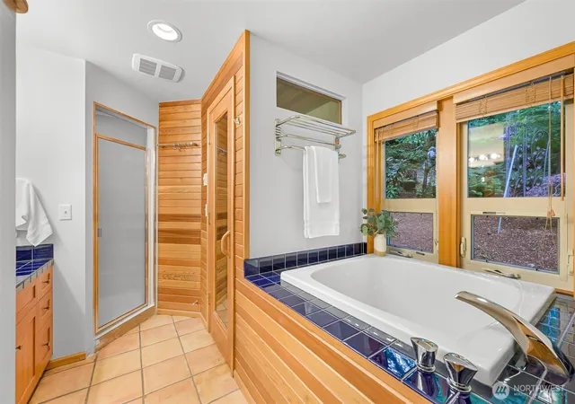 Photo 4 of Single family home for sale at 21 Austin Crk Ln, Bellingham, WA 98229 | MLS# NWM2583511 | Listing updated on 2026-09-25