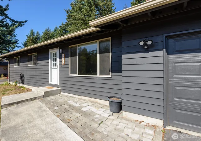 Photo 3 of Single family home for sale at 1809 W 10th Street, Port Angeles, WA 98363 | MLS# NWM2583516 | Listing updated on 2026-10-01