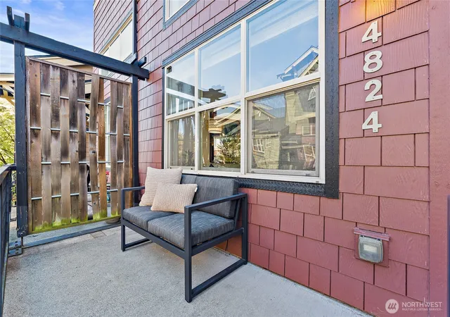 Photo 2 of Townhouse for sale at 4824 Pointes Dr, Mukilteo, WA 98275 | MLS# NWM2583524 | Listing updated on 2026-09-19