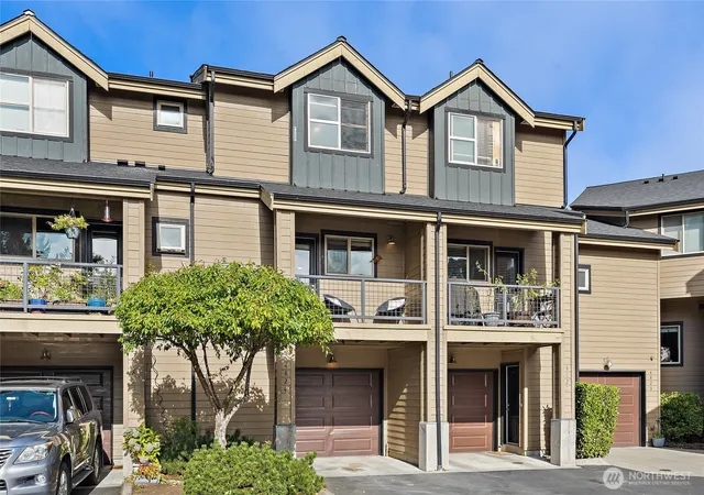 Photo 3 of Townhouse for sale at 4824 Pointes Dr, Mukilteo, WA 98275 | MLS# NWM2583524 | Listing updated on 2026-09-19
