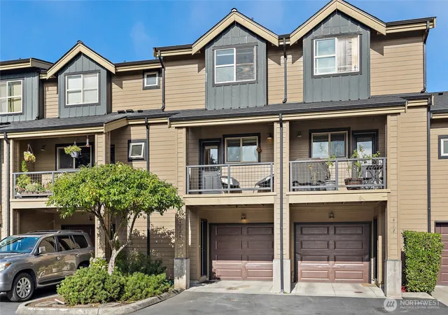 Photo 4 of Townhouse for sale at 4824 Pointes Dr, Mukilteo, WA 98275 | MLS# NWM2583524 | Listing updated on 2026-09-19