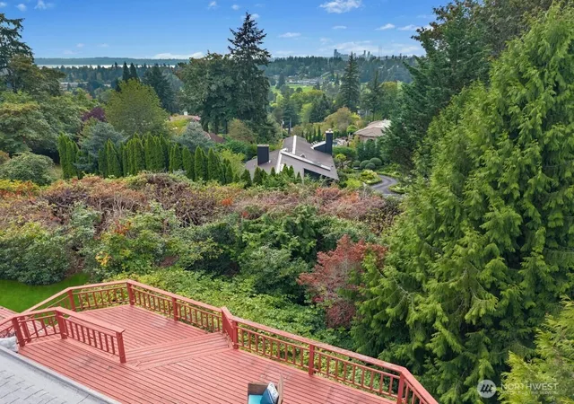 Photo 3 of Single family home for sale at 1909 89th Place Ne, Clyde Hill, WA 98004 | MLS# NWM2583555 | Listing updated on 2026-09-29