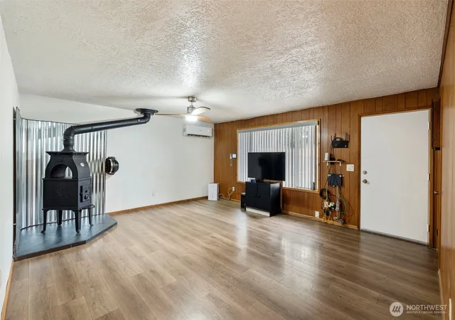 Photo 3 of Single family home for sale at 1003 East St, Vader, WA 98593 | MLS# NWM2583564 | Listing updated on 2026-09-17