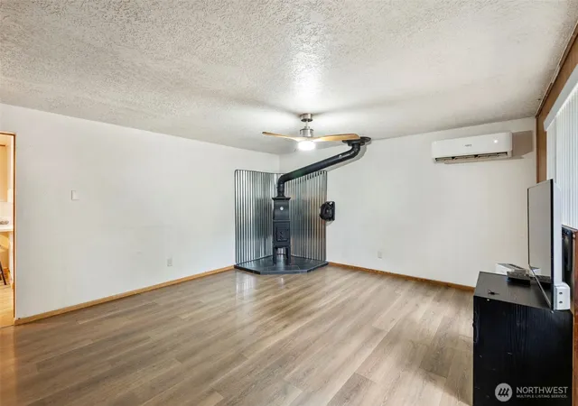 Photo 4 of Single family home for sale at 1003 East St, Vader, WA 98593 | MLS# NWM2583564 | Listing updated on 2026-09-17