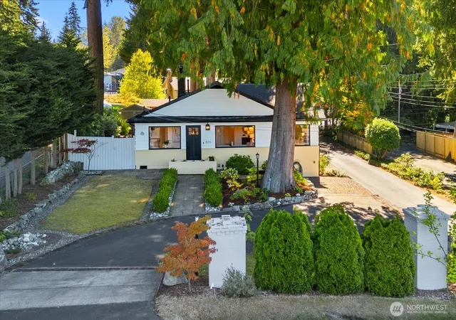 Photo 3 of Single family home for sale at 825 Nw 180th Street, Shoreline, WA 98177 | MLS# NWM2583573 | Listing updated on 2026-10-01