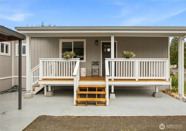 Photo 3 of Manufactured home for sale at 14322 Admiralty Way #31, Lynnwood, WA 98087 | MLS# NWM2583577 | Listing updated on 2026-10-28