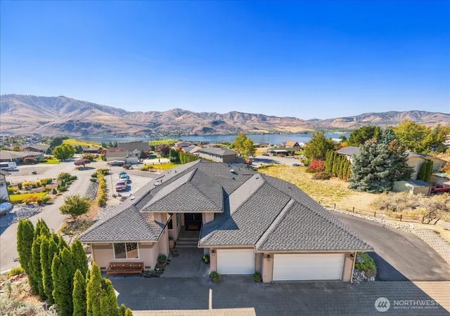 Photo 1 of Single family home for sale at 305 Orchard View Dr, Chelan, WA 98816 | MLS# NWM2583593 | Listing updated on 2026-09-30