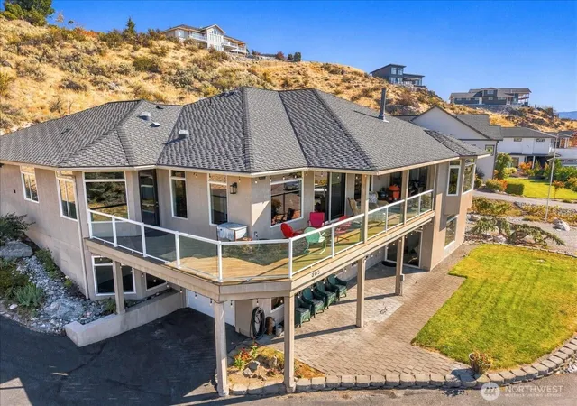 Photo 3 of Single family home for sale at 305 Orchard View Dr, Chelan, WA 98816 | MLS# NWM2583593 | Listing updated on 2026-09-30