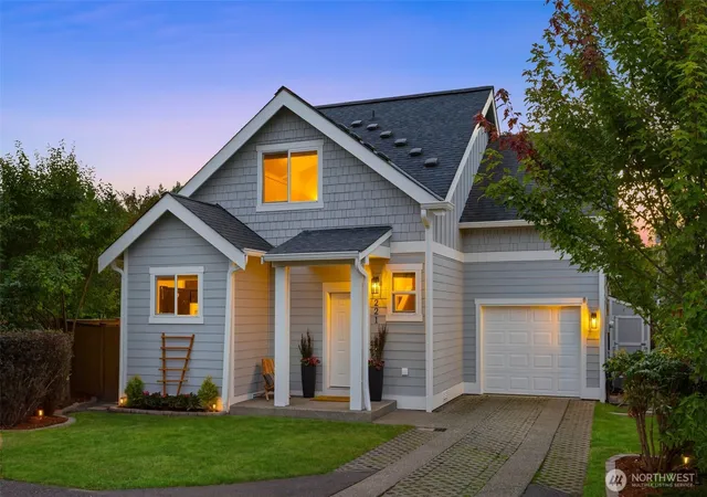 Photo 1 of Single family home for sale at 221 1st Place Ne, Issaquah, WA 98027 | MLS# NWM2583594 | Listing updated on 2026-09-30