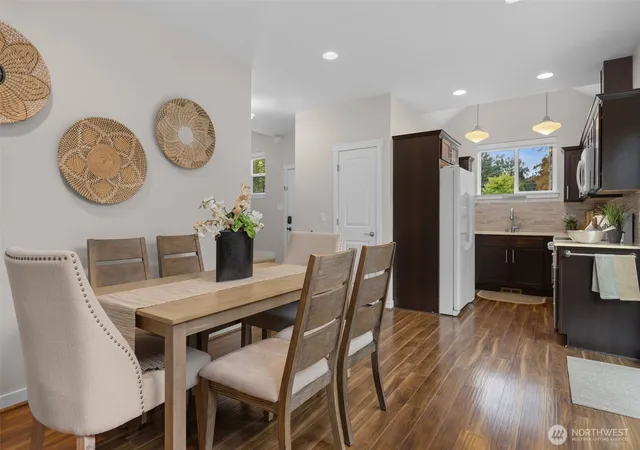 Photo 2 of Single family home for sale at 221 1st Place Ne, Issaquah, WA 98027 | MLS# NWM2583594 | Listing updated on 2026-09-30