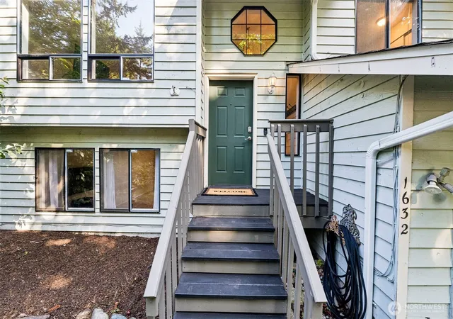 Photo 2 of Single family home for sale at 1632 Ne Perkins Way, Shoreline, WA 98155 | MLS# NWM2583608 | Listing updated on 2026-09-28