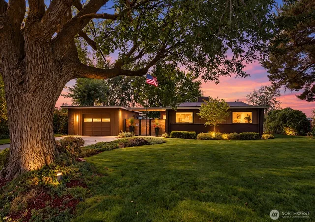 Photo 1 of Single family home for sale at 614 N Crestview Dr, Moses Lake, WA 98837 | MLS# NWM2583617 | Listing updated on 2026-09-27