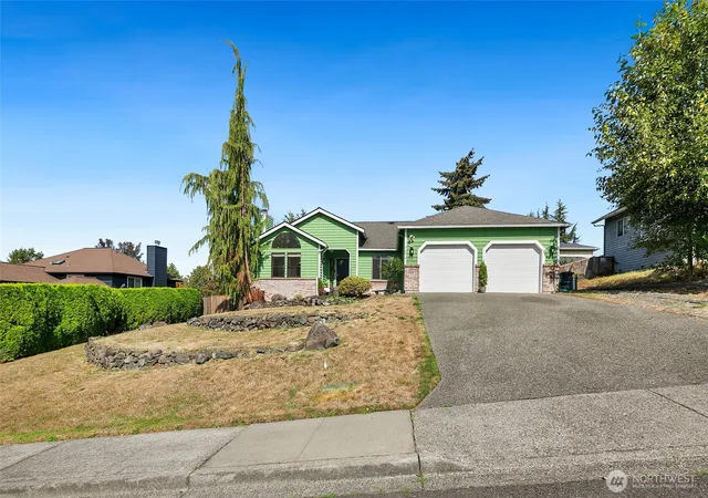 Photo 2 of Single family home for sale at 7217 67th Place Ne, Marysville, WA 98270 | MLS# NWM2583628 | Listing updated on 2026-10-01