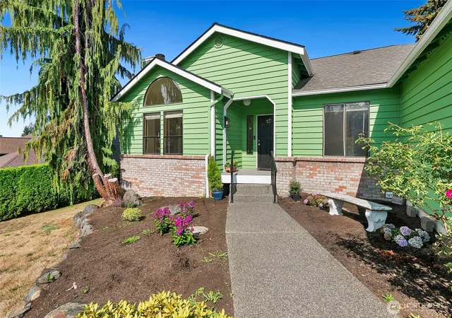 Photo 3 of Single family home for sale at 7217 67th Place Ne, Marysville, WA 98270 | MLS# NWM2583628 | Listing updated on 2026-10-01
