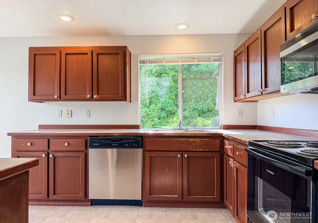 Photo 4 of House for sale at 16206 2nd Place W, Lynnwood, WA 98087 | MLS# NWM2583629 | Listing updated on 2026-09-30