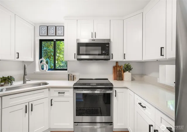 Photo 4 of Sale Pending at 1800 N 105th Street #101, Seattle, WA 98133 | MLS# NWM2583637 | Listing updated on 2026-09-29