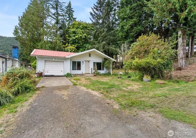 Photo 2 of Single family home for sale at 1222 Crescent, Raymond, WA 98577 | MLS# NWM2583646 | Listing updated on 2026-09-30
