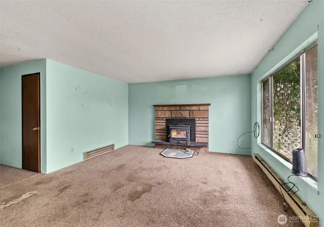 Photo 3 of Single family home for sale at 1222 Crescent, Raymond, WA 98577 | MLS# NWM2583646 | Listing updated on 2026-09-30