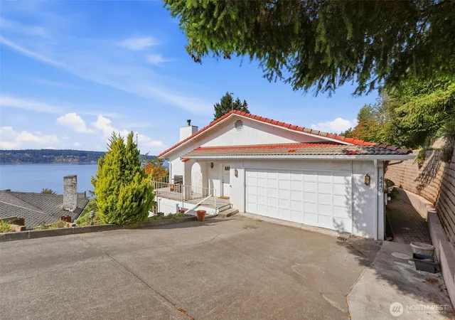 Photo 2 of Sale Pending at 4440 Paradise Ave W, University Place, WA 98466 | MLS# NWM2583656 | Listing updated on 2026-10-01