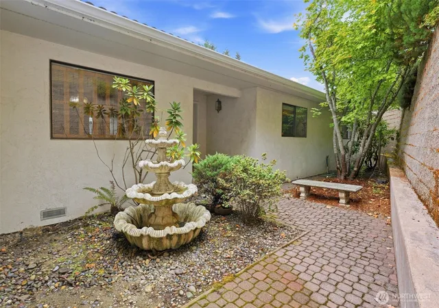 Photo 3 of Sale Pending at 4440 Paradise Ave W, University Place, WA 98466 | MLS# NWM2583656 | Listing updated on 2026-10-01