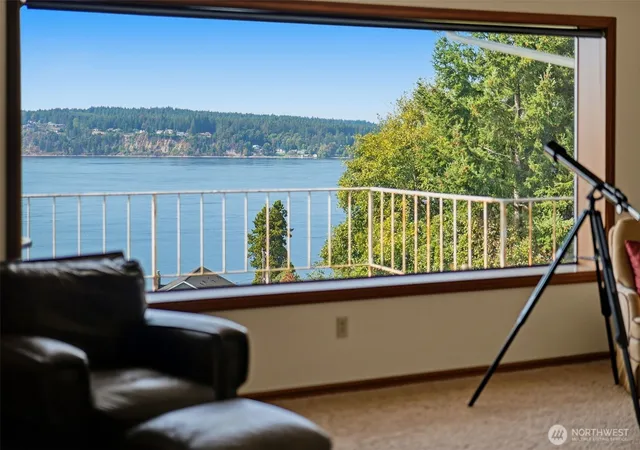 Photo 3 of Sale Pending at 4440 Paradise Ave W, University Place, WA 98466 | MLS# NWM2583656 | Listing updated on 2026-10-01