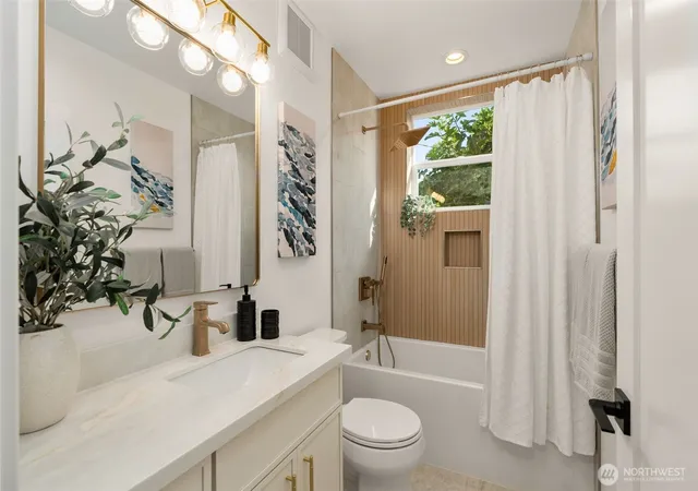 Photo 4 of Single family home for sale at 9251 Palatine Ave N, Seattle, WA 98103 | MLS# NWM2583659 | Listing updated on 2026-09-30