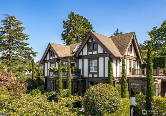 Photo 3 of Mansion for sale at 1215 E Lynn St, Seattle, WA 98102 | MLS# NWM2583669 | Listing updated on 2026-09-29