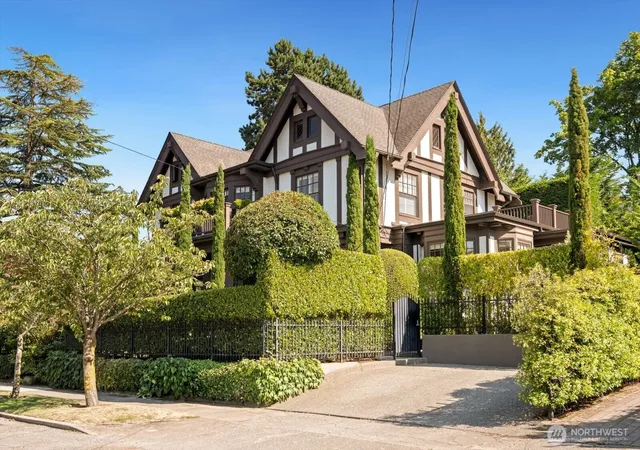 Photo 3 of Single family home for sale at 1215 E Lynn St, Seattle, WA 98102 | MLS# NWM2583669 | Listing updated on 2026-09-29