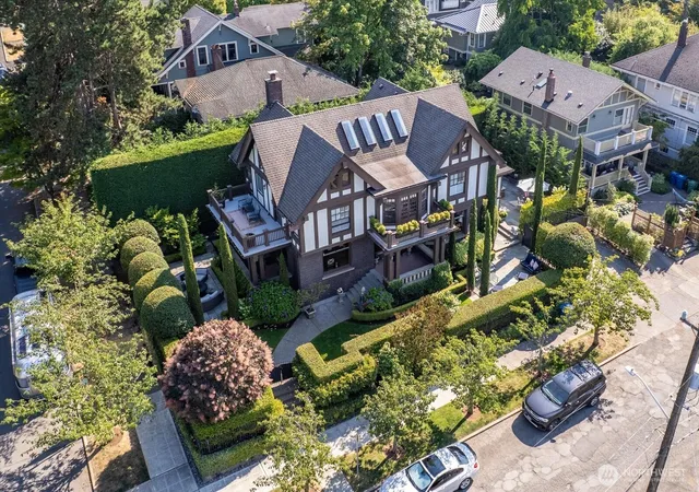 Photo 4 of Single family home for sale at 1215 E Lynn St, Seattle, WA 98102 | MLS# NWM2583669 | Listing updated on 2026-09-29