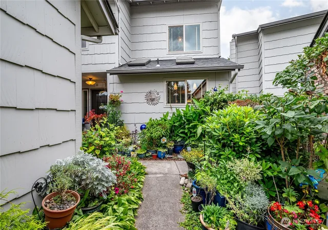 Photo 2 of Condo for sale at 2353 40th Avenue #3, Longview, WA 98632 | MLS# NWM2583684 | Listing updated on 2026-09-19