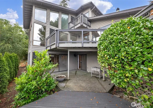 Photo 1 of Single family home for sale at 3556 Ne 147th Street, Lake Forest Park, WA 98155 | MLS# NWM2583704 | Listing updated on 2026-09-30