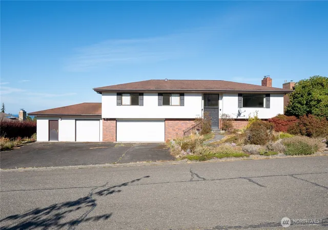 Photo 3 of Single family home for sale at 1713 East 4th, Port Angeles, WA 98362 | MLS# NWM2583705 | Listing updated on 2026-09-26