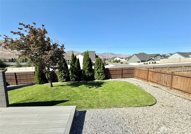 Photo 3 of Single family home for sale at 634 S Lincoln Pl, East Wenatchee, WA 98802 | MLS# NWM2583707 | Listing updated on 2026-09-21