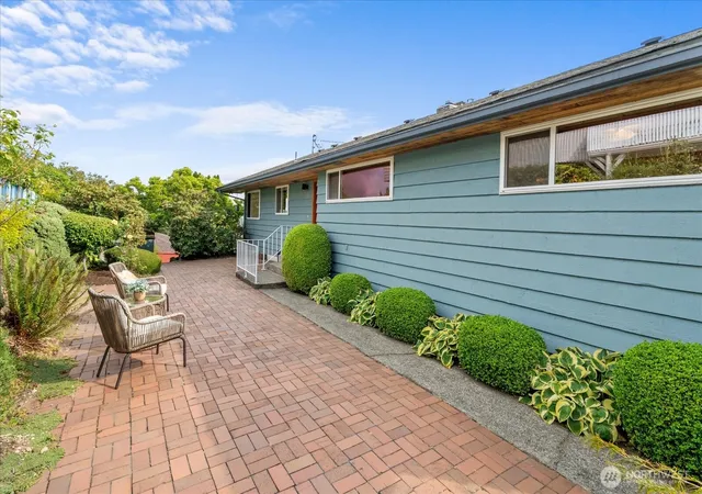 Photo 3 of Single family home for sale at 20934 7th Avenue S, Des Moines, WA 98198 | MLS# NWM2583716 | Listing updated on 2026-10-01