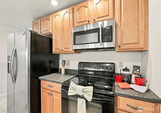 Photo 4 of Condo for sale at 2152 N 112th Street #409, Seattle, WA 98133 | MLS# NWM2583748 | Listing updated on 2026-09-30