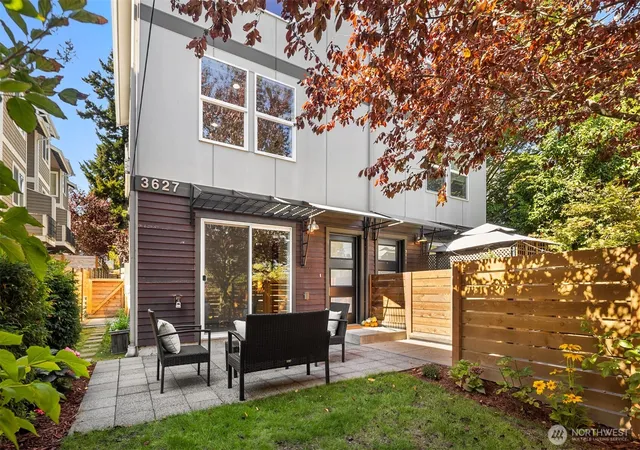 Townhouse for sale at 3627 Gilman Ave W, Seattle, WA 98199 | MLS# NWM2583769