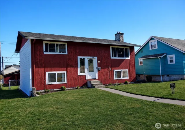 Photo 3 of Sale Pending at 1209 E 5th Street, Port Angeles, WA 98362 | MLS# NWM2583773 | Listing updated on 2026-09-24